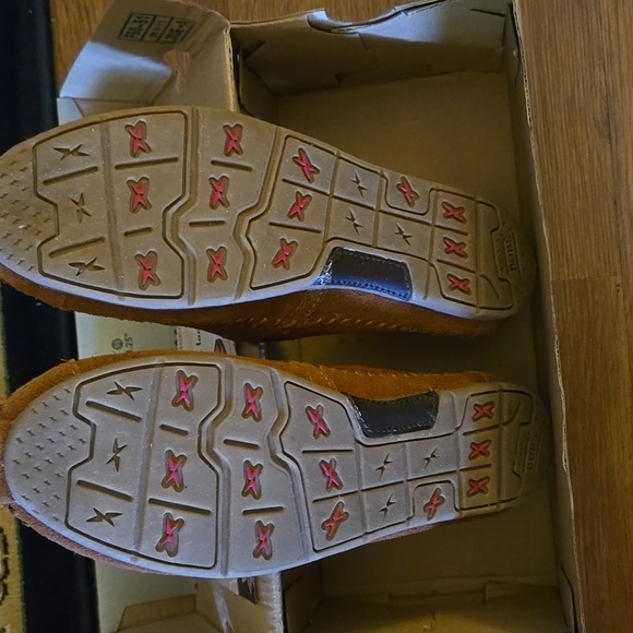 BOBS from Skechers Tan Suede Leather Slip-On Shoes Tan Stitches SZ 7 NEW IN BOX - Picture 8 of 8